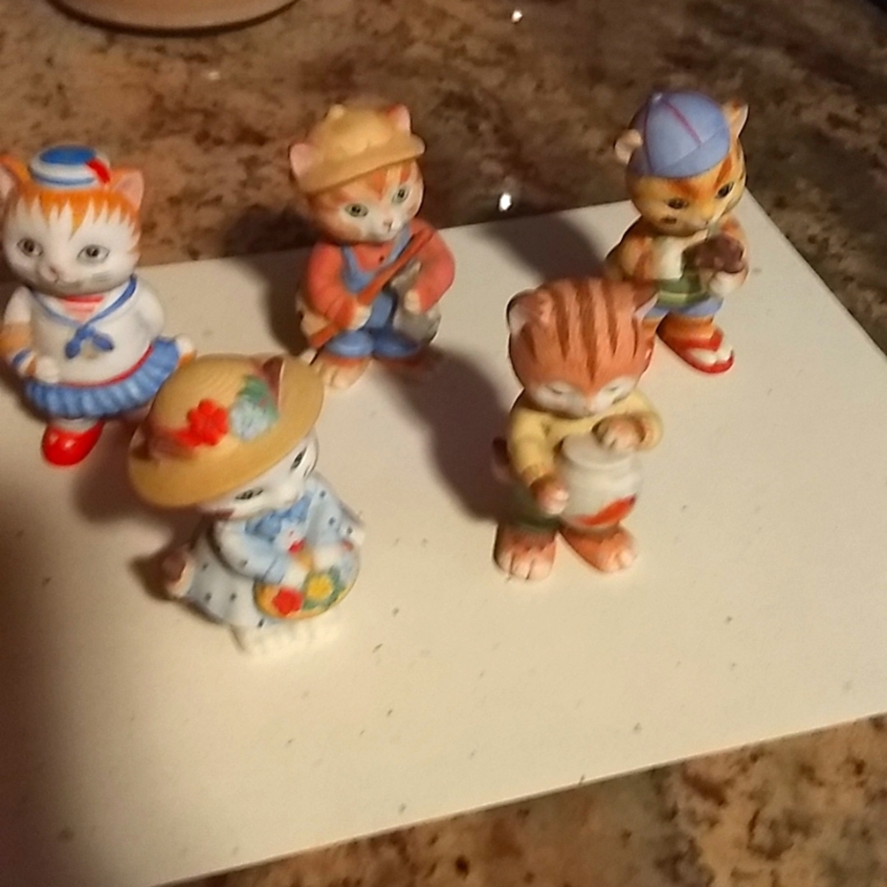 Lot of five charismatic cat Bronson collectibles porcelain